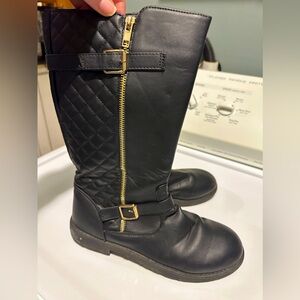 Stylish boots size 5